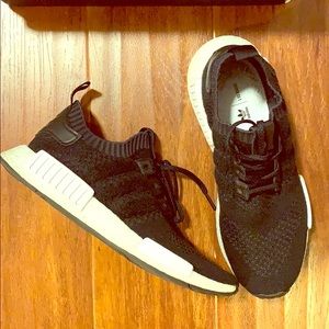 Nmd r1- A Ma Maniere x invincible cashmere wool